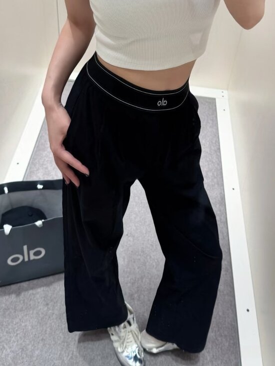 ALO Yoga Pants - Brand new Alo Yoga Suit Up Trouser black regular with tags 🤍